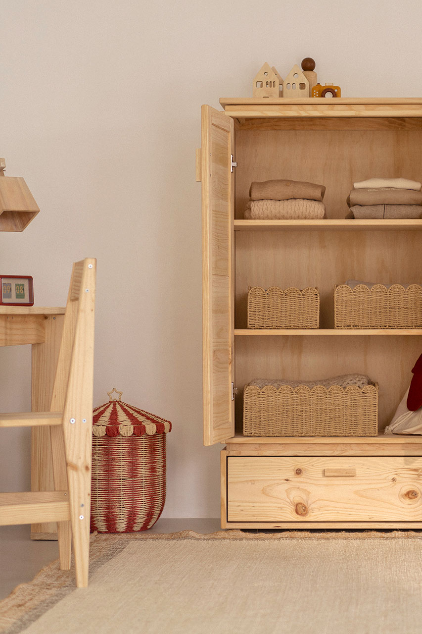 Imagen de ambiente 3 para:Armario bajo con caj&oacute;n de madera natural